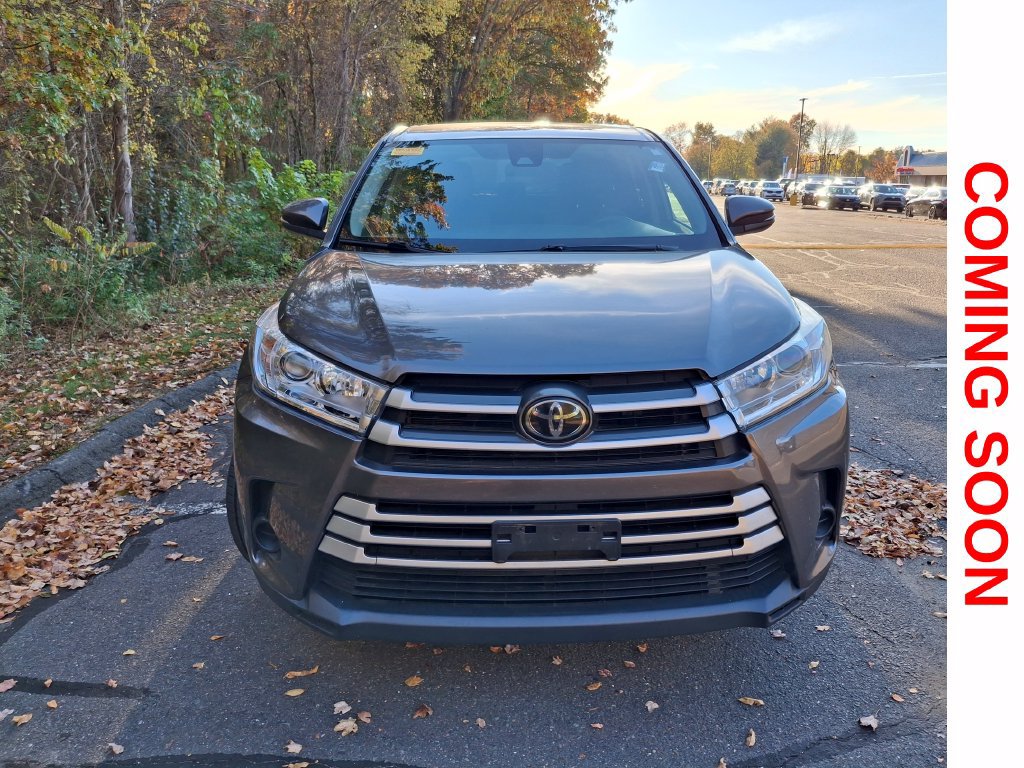 Used 2018 Toyota Highlander LE AWD/4WD image 3