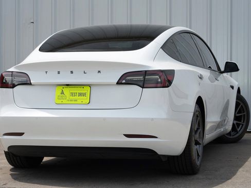 Used 2021 Tesla Model 3 Standard Range Plus image 4