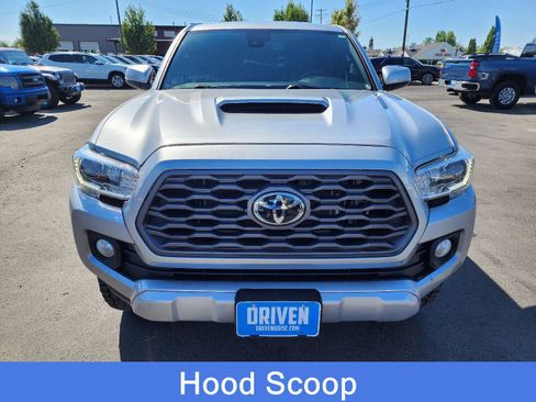 Used 2022 Toyota Tacoma TRD Sport image 2