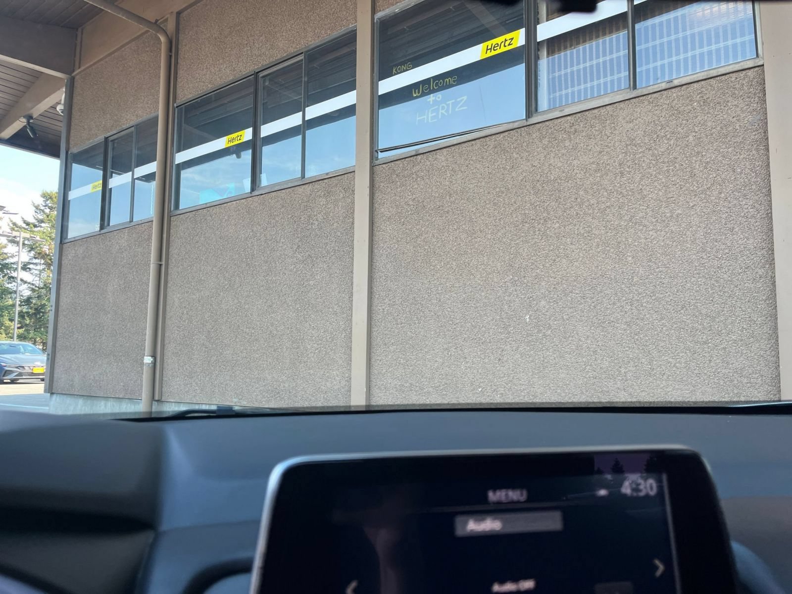 Used 2025 Nissan Rogue SV FWD image 16