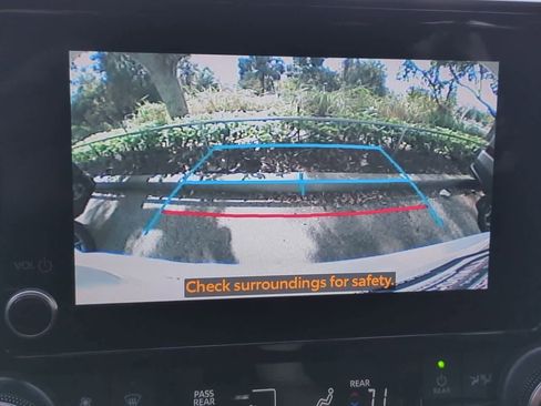 Used 2024 Toyota Highlander XLE image 30