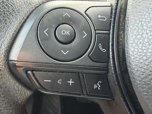 Used 2025 Toyota RAV4 XLE FWD image 17