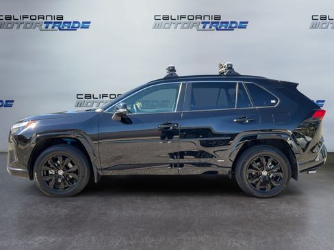 Used 2024 Toyota RAV4 SE w/ Convenience Package AWD/4WD image 8