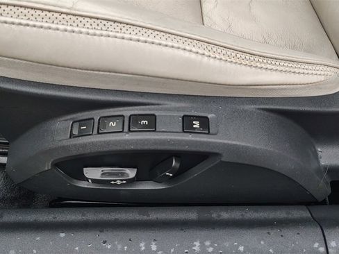 Used 2013 Volvo C70 T5 w/ Climate Pkg image 11