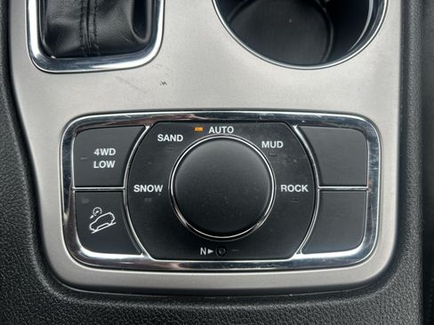 Used 2022 Jeep Grand Cherokee Limited AWD/4WD image 31