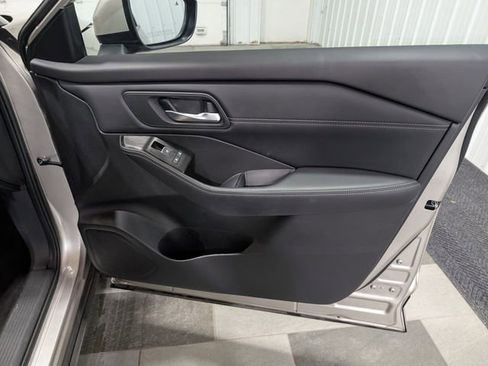 Used 2025 Nissan Rogue SL w/ Tech Package image 28