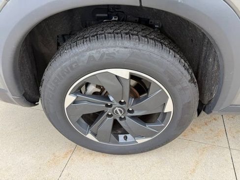 Used 2025 Nissan Rogue SV AWD/4WD image 10