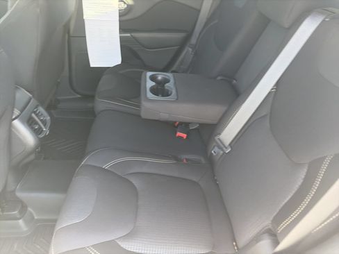 Used 2016 Jeep Cherokee Latitude FWD image 28