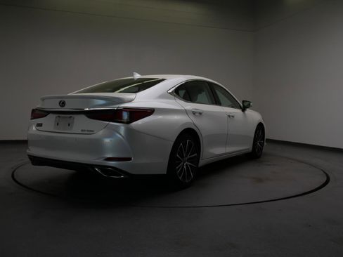 Used 2023 Lexus ES 350 w/ Premium Package FWD image 5