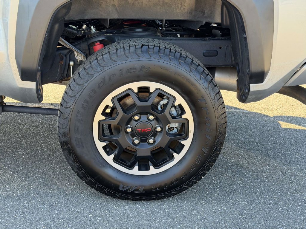 Used 2025 Toyota Tacoma TRD Off-Road AWD/4WD image 14