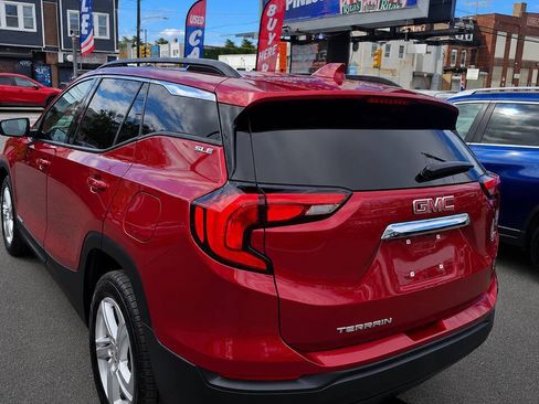 Used 2018 GMC Terrain SLE w/ Driver Convenience Package FWD image 4