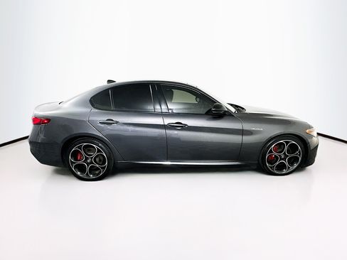 Used 2022 Alfa Romeo Giulia Veloce RWD image 10