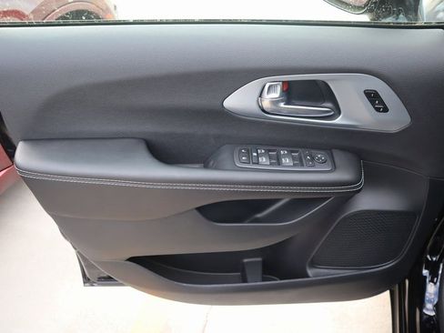 New 2026 Chrysler Pacifica Limited w/ S Appearance Package FWD image 18