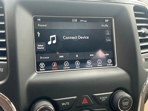 Used 2021 Jeep Grand Cherokee Laredo image 11