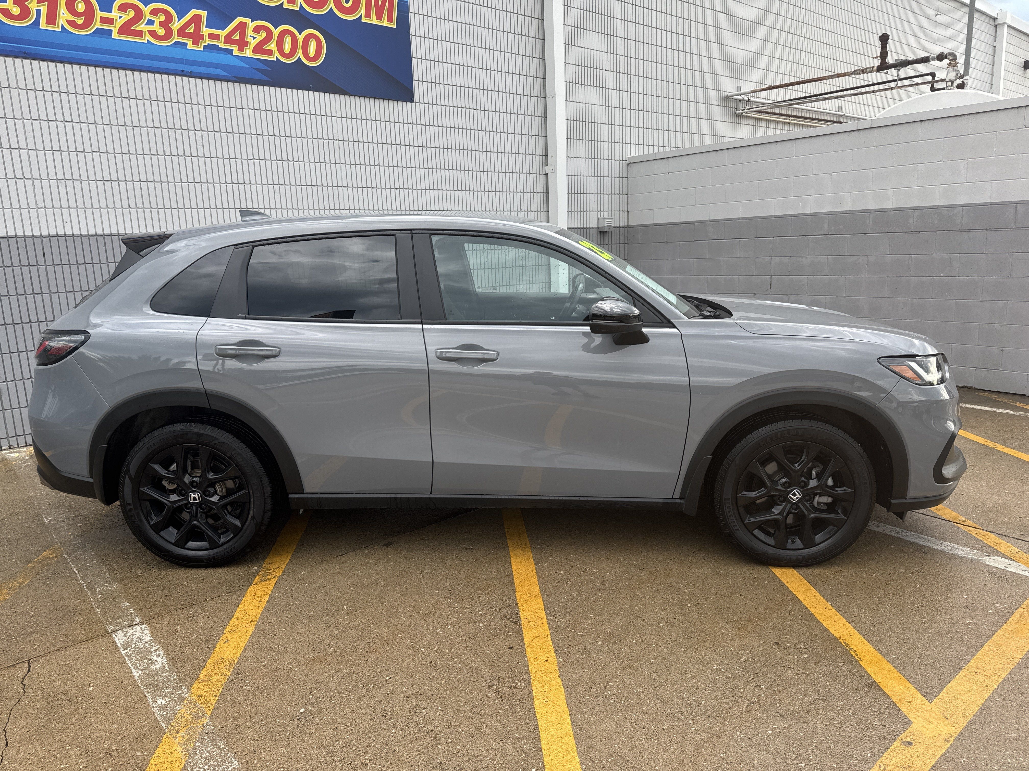 Used 2023 Honda HR-V Sport image 4