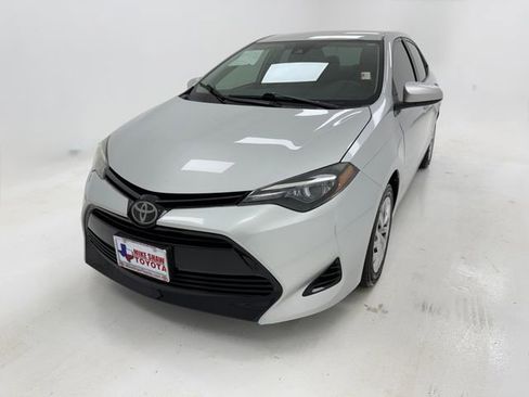 Used 2018 Toyota Corolla LE FWD image 4