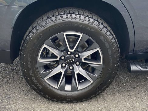 Used 2021 Chevrolet Tahoe Z71 w/ Luxury Package AWD/4WD image 7