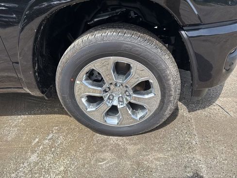 New 2026 RAM 1500 4x4 Crew Cab image 9