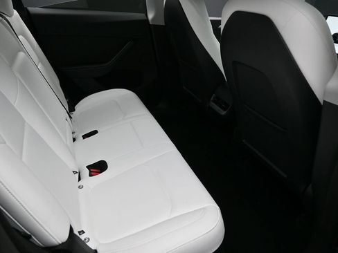 Used 2024 Tesla Model Y Long Range AWD/4WD image 25