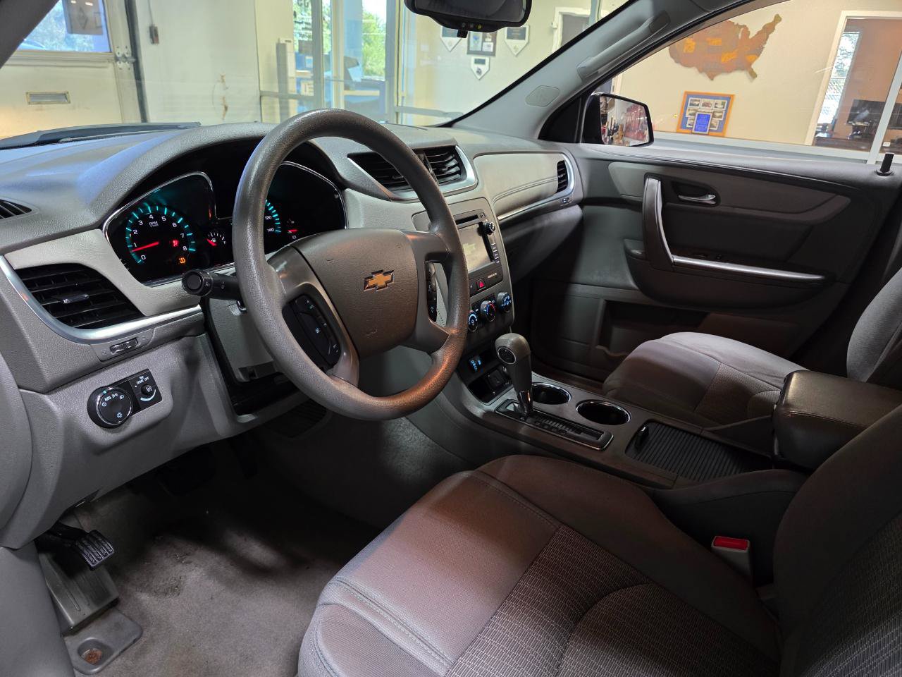 Used 2017 Chevrolet Traverse LS FWD image 16
