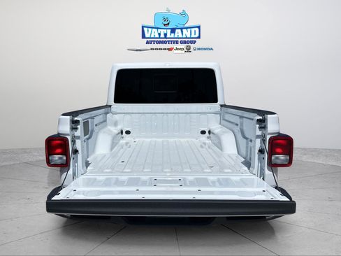 New 2026 Jeep Gladiator Sport AWD/4WD image 5
