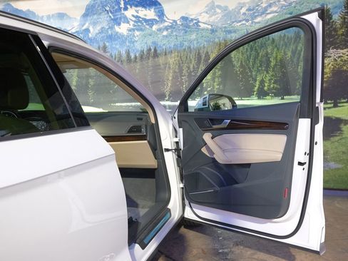 Used 2018 Audi Q5 2.0T Premium Plus w/ Premium Plus Package image 33