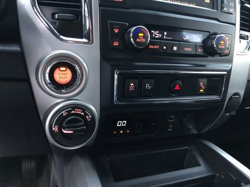 Used 2017 Nissan Titan PRO-4X AWD/4WD image 14