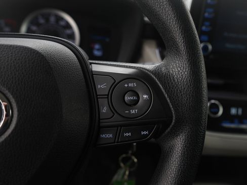 Used 2021 Toyota Corolla LE image 23