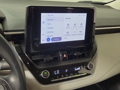 Used 2025 Toyota Corolla LE FWD image 28