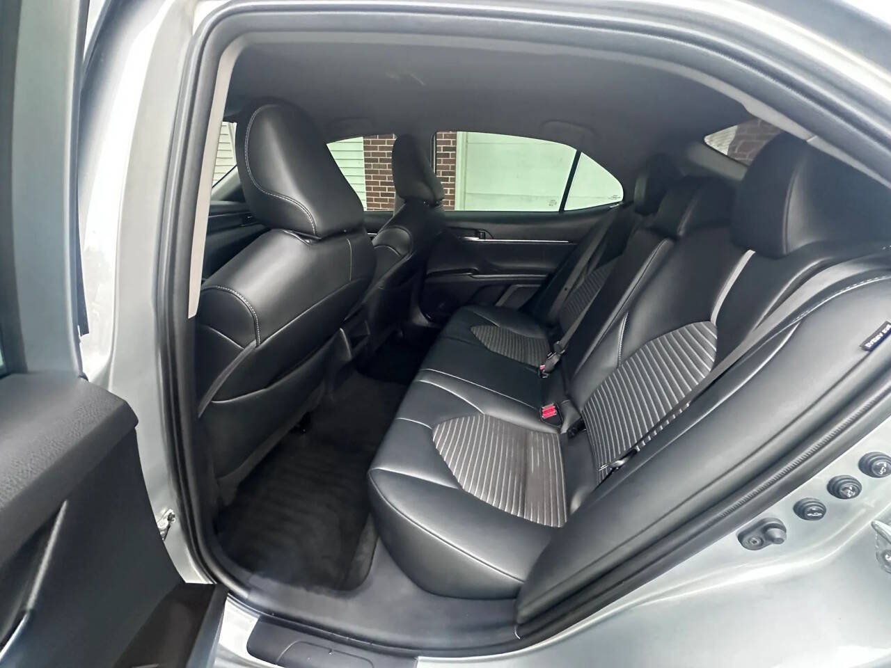 Used 2023 Toyota Camry SE FWD image 11