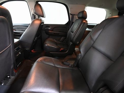 Used 2009 Cadillac Escalade AWD image 8