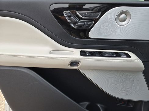 Used 2025 Lincoln Aviator Reserve w/ Luxury Package image 15