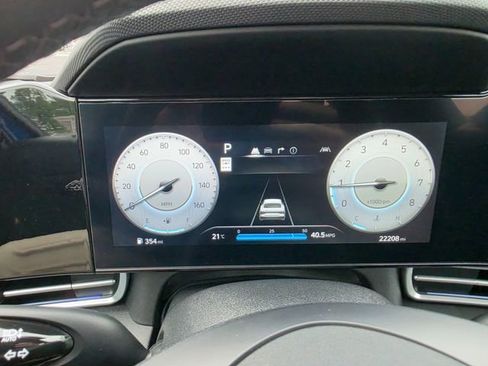 Used 2025 Hyundai Elantra SEL image 5