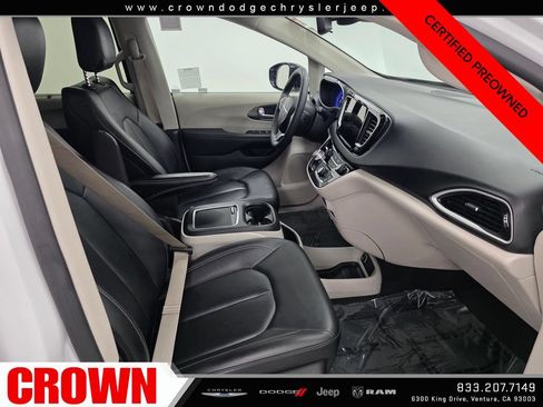 Certified 2024 Chrysler Pacifica Touring-L FWD image 10