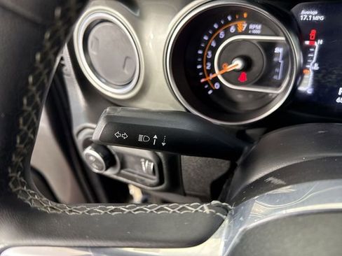 Used 2023 Jeep Gladiator Overland AWD/4WD image 13