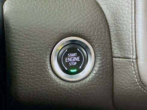 Used 2021 GMC Yukon XL Denali w/ Denali Premium Package AWD/4WD image 37
