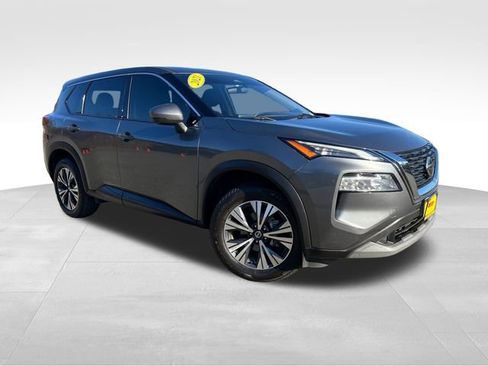 Used 2021 Nissan Rogue SV image 1