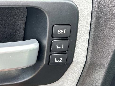 Used 2020 Toyota Sequoia Platinum AWD/4WD image 29