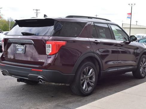 Used 2022 Ford Explorer XLT w/ Equipment Group 202A AWD/4WD image 11