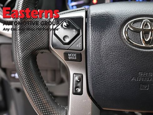 Used 2020 Toyota Tacoma SR5 AWD/4WD image 14
