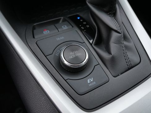 Certified 2025 Toyota RAV4 LE image 30