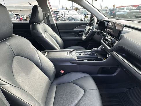 Used 2025 Toyota Grand Highlander FWD image 15