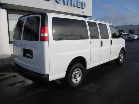Used 2017 Chevrolet Express 2500 LS image 3