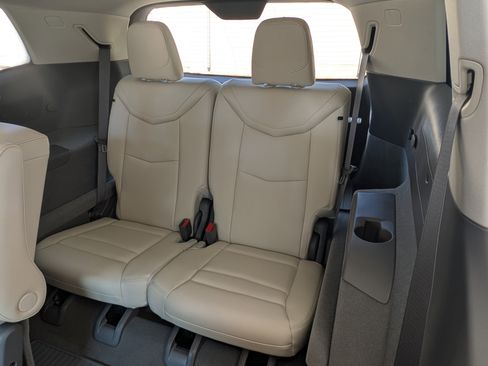 Used 2025 Cadillac XT6 Premium Luxury image 17