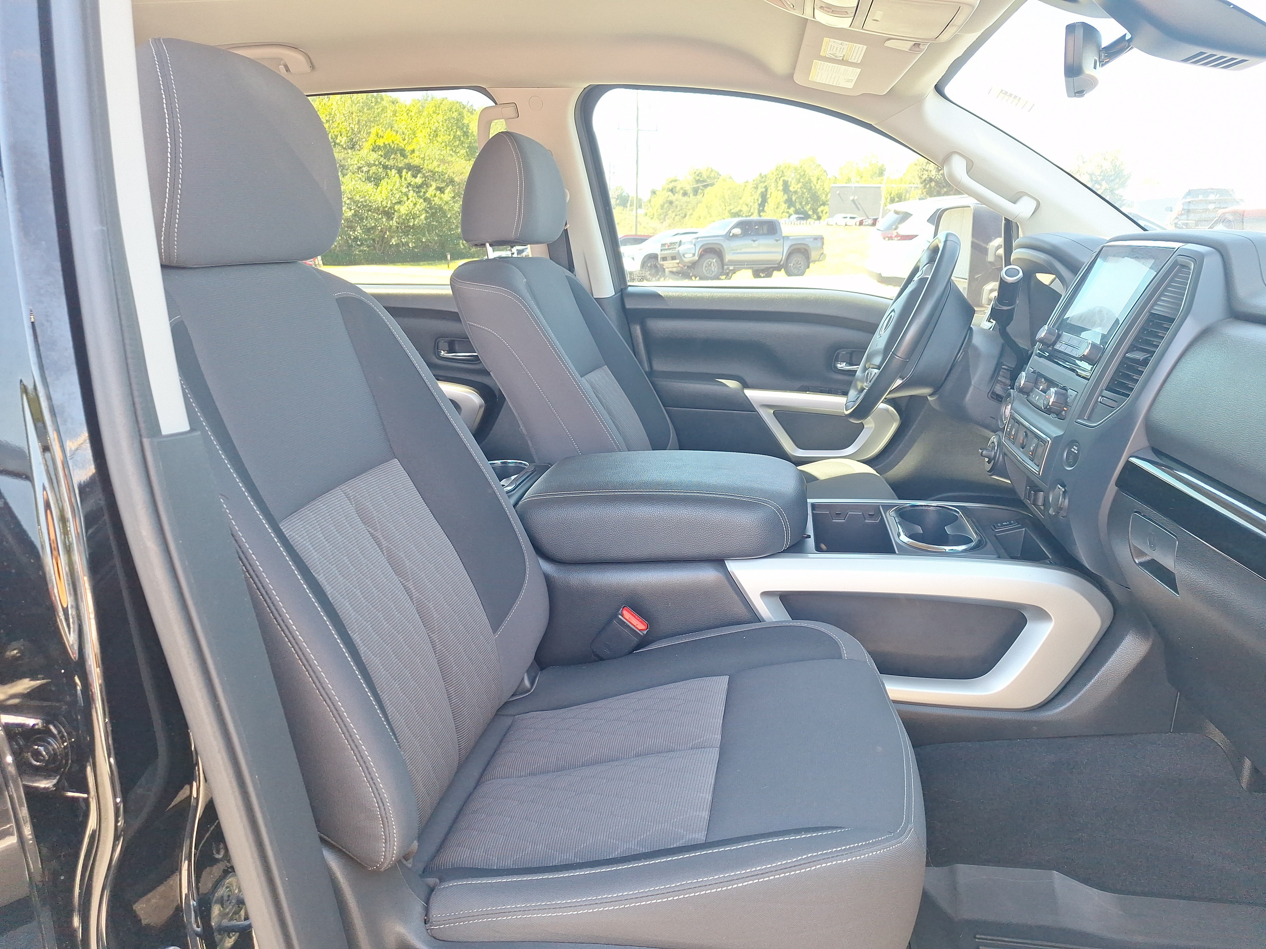 Used 2024 Nissan Titan SV w/ SV Convenience Package AWD/4WD image 21
