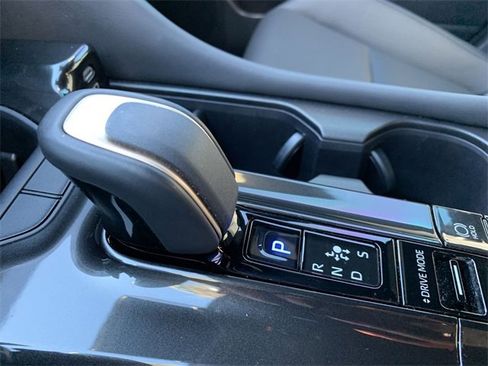 Used 2025 Toyota Crown Signia XLE image 25