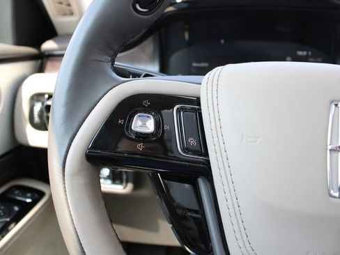 Certified 2023 Lincoln Aviator Reserve w/ Equipment Group 201A image 13