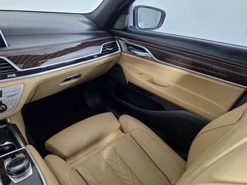 Used 2021 BMW 740i w/ M Sport Package RWD image 24