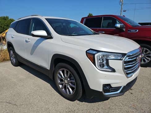 Used 2023 GMC Terrain SLT FWD image 2