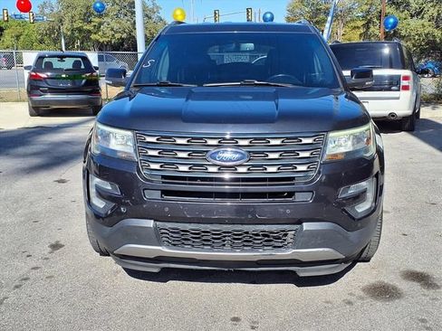 Used 2017 Ford Explorer XLT w/ Equipment Group 202A FWD image 2